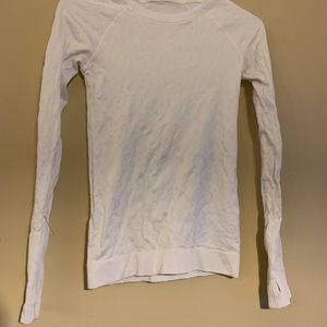 Lululemon long sleeve knit top size xs/s in white.